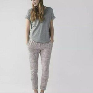 Lululemon Jet Crop Slim Dottie Dash Grain Size 4 EUC